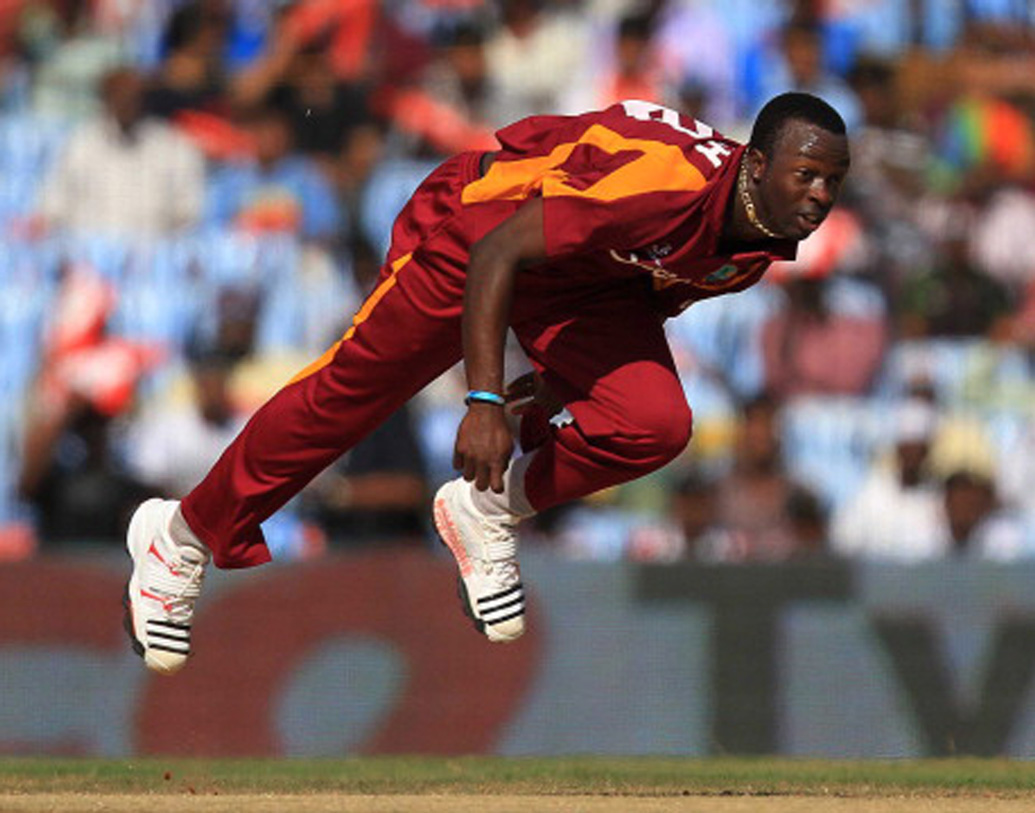 কেমার রোচ: এই মুহূর্তে ওয়েস্ট ইন্ডিজের অন্যতম সেরা বেলার বলা চলে। ৮০টি ম্যাচ খেলা রোচের দখলে ১১০টির বেশি উইকেট রয়েছে।