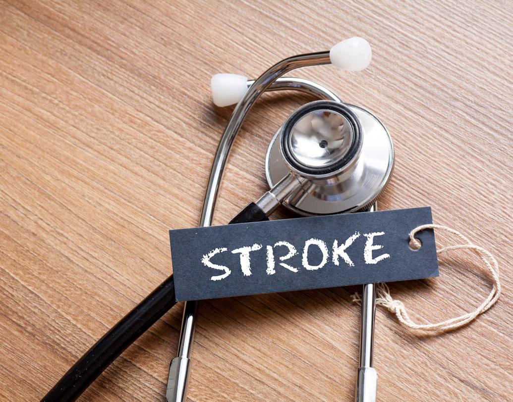 ‘সেন্টার ফর ডিজিজ কন্ট্রোল অ্যান্ড প্রিভেনশন’-এর মতে, স্ট্রোকে মৃত্যুর সংখ্যা প্রতি বছরই লাফিয়ে বাড়ছে ভারতে। কিন্তু জানেন কি, স্ট্রোকের প্রবণতা বাড়িয়ে দেয় আপনারই কয়েকটা ভুল। সে সব যদি শুধরে নিতে পারেন দ্রুত, তা হলে এর আক্রমণ থেকে অনেকটাই দূরে থাকতে পারবেন। প্রতি দিনের অভ্যাস থেকে তাই ছেঁটে ফেলুন কিছু ত্রুটি।