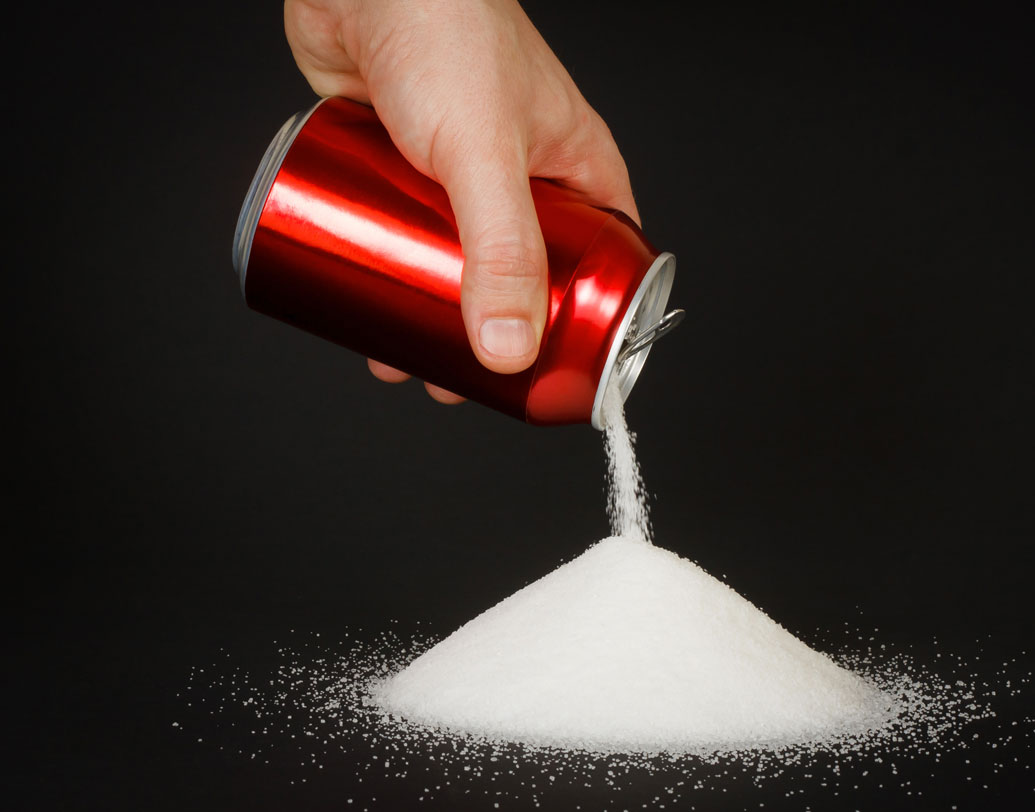 মেদ ঠেকাতে ও জিভকে আরাম দিতে সাধারণ নরম পানীয় ছেড়ে ডায়েট পানীয়কে বেছে নেন অনেকেই। কিন্তু এতে অতিরিক্ত চিনি মেশানো থাকে। যা হার্টের জন্যও ক্ষতিকর। মেদ ও কোলেস্টেরলও বাড়ায়। স্ট্রোক ডেকে আনতেও এর জুড়ি নেই।