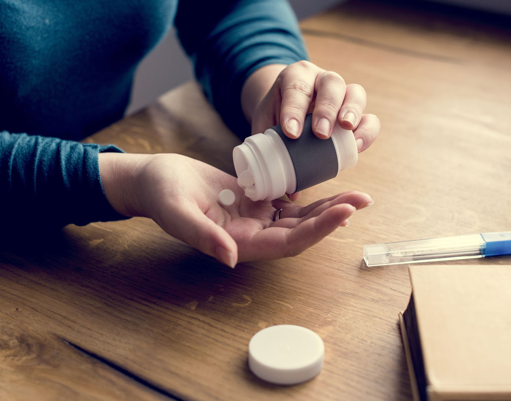 একটু আধটু ব্যথা-বেদনা হলেই মুঠো মুঠো বেদনানাশক ওষুধ খান? এতে থাকা স্টেরয়েড ভাস্কুলার ডেথ, হার্ট অ্যাটাক ও স্ট্রোকের মতো অসুখের আশঙ্কাকে বাড়িয়ে দেয় কয়েক গুণ। কাজেই অতিরিক্ত এ সব খাওয়ার অভ্যাস থাকলে তা পরিত্যাগ করুন আজই।