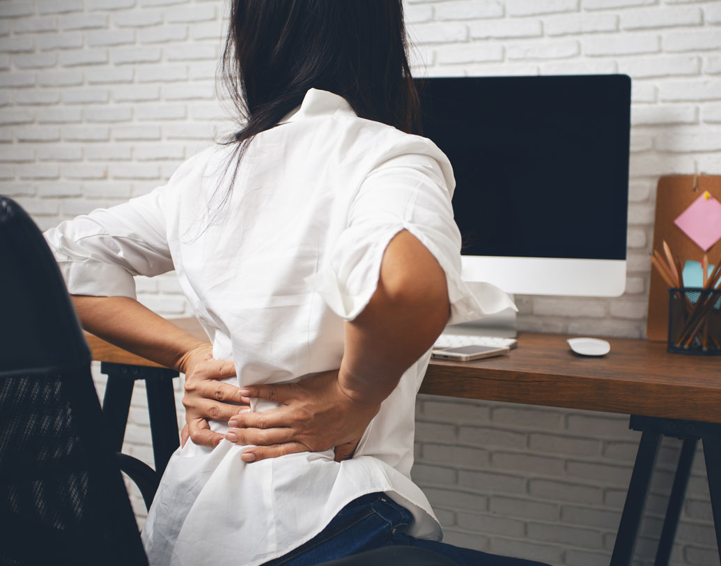 বিজ্ঞানীরা এ ছাড়াও এমন এক কারণ জানাচ্ছেন, যা আজকাল কম-বেশি প্রায় সব চাকুরিজীবীকেই ভয় ধরিয়ে দিতে পারে। দিনে সাত-ঘণ্টা একই জায়গায় বসে কাজ করলে তাঁদের মস্তিষ্কে অক্সিজেনের জোগান কম হয়। তাই চিকিৎসকদের পরামর্শ, মাঝে মাঝেই সিট ছেড়ে উঠুন, হাঁটাহাঁটি করে আসুন।