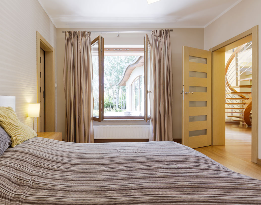 বদ্ধ ঘরে সারা ক্ষণ এসি চালিয়ে বসে থাকেন? তা হলেও সাবধান হোন। মাঝে মাঝেই খুলে দিন জানালা। বাইরের হাওয়াবাতাস ঢুকতে দিন ঘরে। ঘরের ভিতরের হাওয়া যাতে দূষিত না থাকে সে দিকেও নজর দিন। বায়ুদূষণ থেকে বাঁচতে যা যা করণীয়, তা করুন। বায়ুদূষণও স্ট্রোকের অন্যতম কারণ।