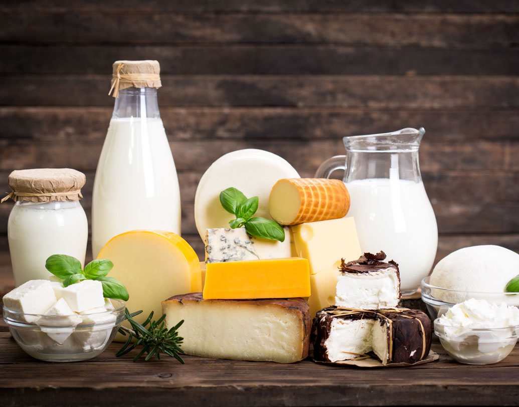 খাবার পাতে দুগ্ধজাত জিনিস রাখুন। যাঁরা ল্যাকটোজেন সহ্য করতে পারেন না, তাঁরাও এর বিকল্প কোনও খাবার জেনে নিন চিকিৎসকের থেকে। দুধ থেকে তৈরি জিনিস প্রতি দিন পাতে রাখলে তা স্ট্রোকের শঙ্কা ঠেকায়অনেকটাই।