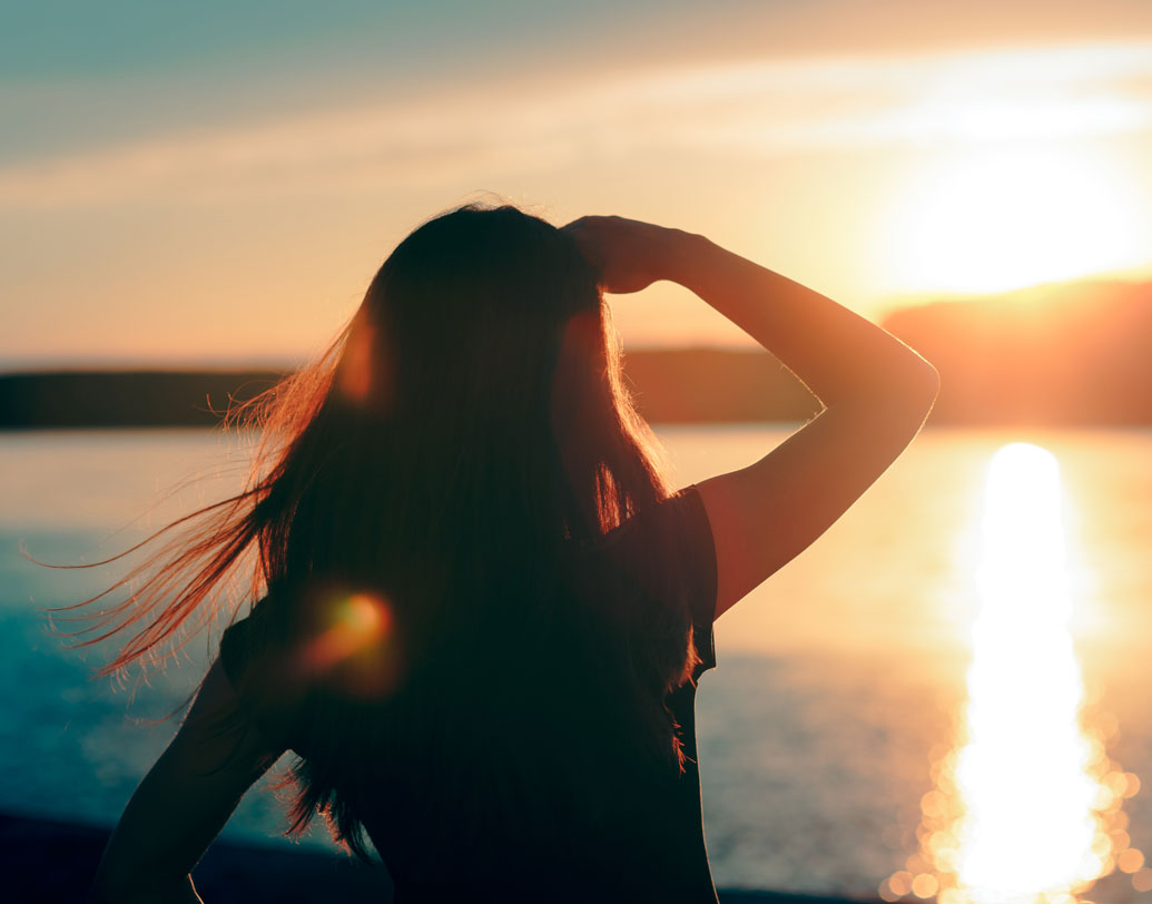 ভিটামিন ডি-এর উৎকৃষ্টতম ও প্রায় একমাত্র উৎস সূর্যালোক । সারা ক্ষণ এসিতে না থেকে মাঝে মাঝে সূর্যের আলো লাগান শরীরে। ভিটামিন ডি-এর অভাবও স্ট্রোক ডেকে আনে। ভিটামিন ডি-এর অভাব হাড়ের অসুখেরও অন্যতম কারণ। এর অভাব ঘোচাতে বেশ কিছু ওষুধও মেলে। চিকিৎসকের পরামর্শ মেনে খেতে পারেন সে সব।