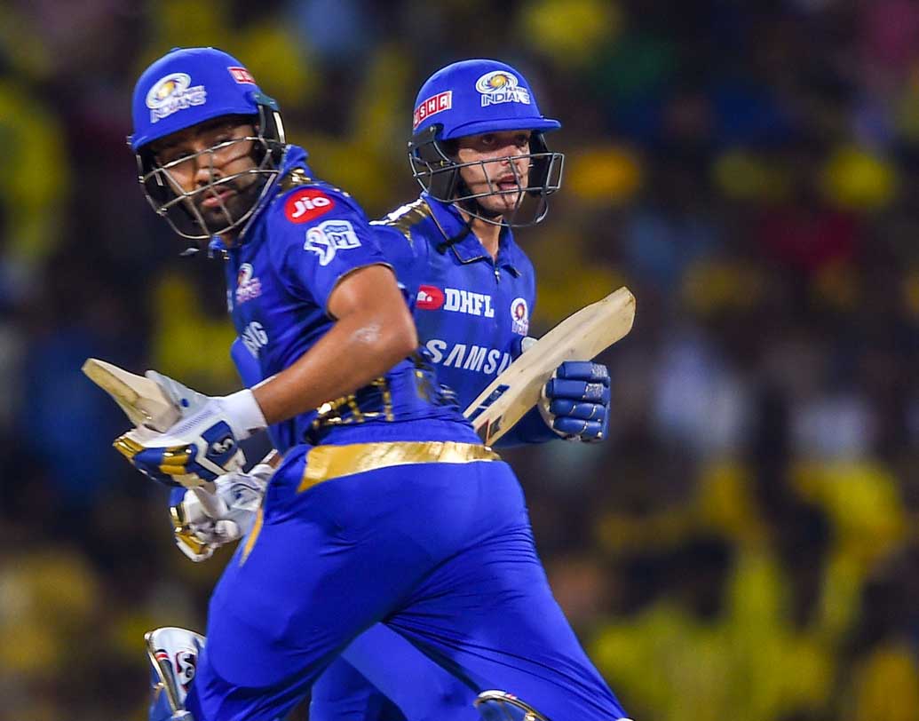 মুম্বই ইন্ডিয়ান্স: রোহিত শর্মার নেতৃত্বাধীন মুম্বই এখনও পর্যন্ত খেলেছে ১১টা ম্যাচ। তাদের পয়েন্ট ১৪। এখনও মুম্বইয়ের তিনটি ম্যাচ বাকি রয়েছে। একটিতে জিতলেই শেষ চারে ওঠা নিশ্চিত বলা চলে।