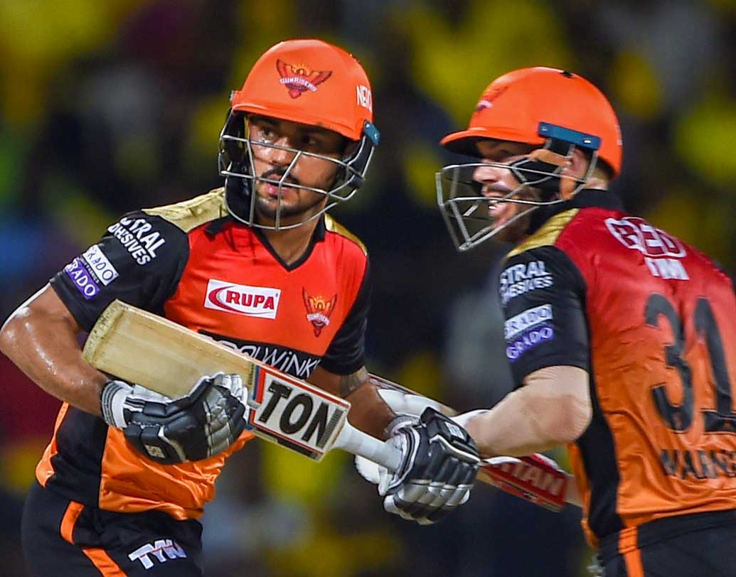 সানরাইজার্স হায়দরাবাদ: চতুর্থ দল হিসেবে হায়দরাবাদের ল়ড়াই পঞ্জাবের সঙ্গে। এখনও পর্যন্ত ১০ ম্যাচে ১০ পয়েন্ট রয়েছে তাদের দখলে। এখনও চারটি ম্যাচ পাচ্ছে তারা।