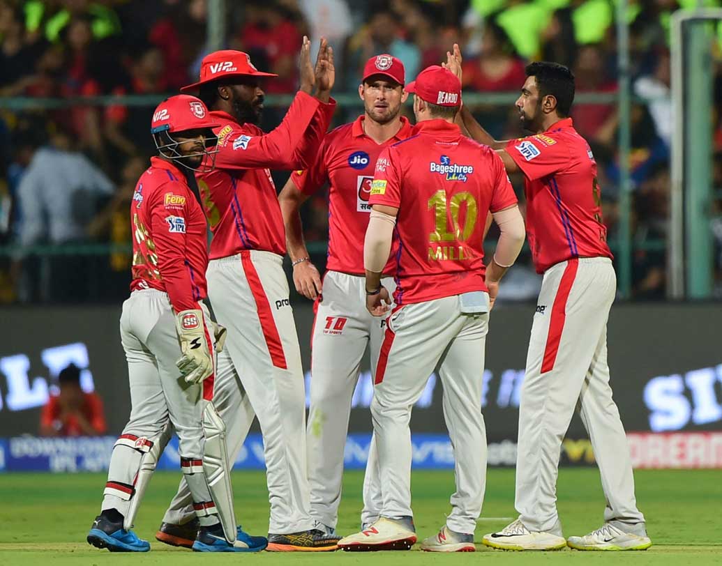 কিংস ইলেভেন পঞ্জাব: রান রেটের বিচারে হায়দরাবাদের থেকে কিছুটা পিছিয়ে রয়েছে। তবে পয়েন্টের হিসেবে হায়দরাবাদের মতোই দশ পয়েন্ট রয়েছে তাদের। কিন্তু, হায়দরাবাদের থেকে একটি ম্যাচ বেশি খেলেছে পঞ্জাব।