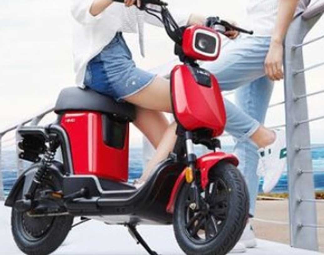 ভারতীয় মুদ্রায় হিমো টি ওয়ানের দাম প্রায় ৩১ হাজার টাকা। তিনটি রঙে পাওয়া যাবে বাইকটি— লাল, ধূসর এবং সাদা।