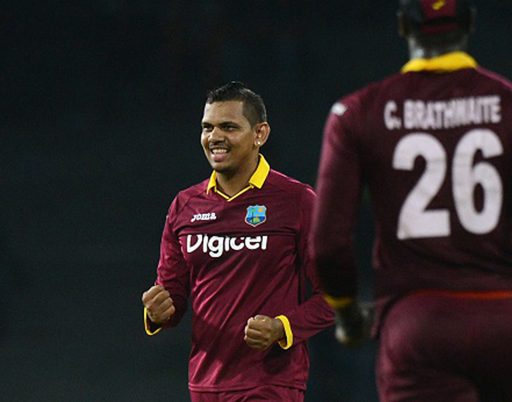 সুনীল নারাইন: দেশের হয়ে ৬৫টি একদিনের ম্যাচ খেলা নারাইন ওয়েস্ট ইন্ডিজের দলে সুযোগ পাননি। কিন্তু, নারাইনের মতো অলরাউন্ডার এই মুহূর্তে খুব কমই আছেন। ইনিংস শুরু করতে পারেন। আর নারাইনের বোলিং নিয়ে তো কোনও সন্দেহই নেই।