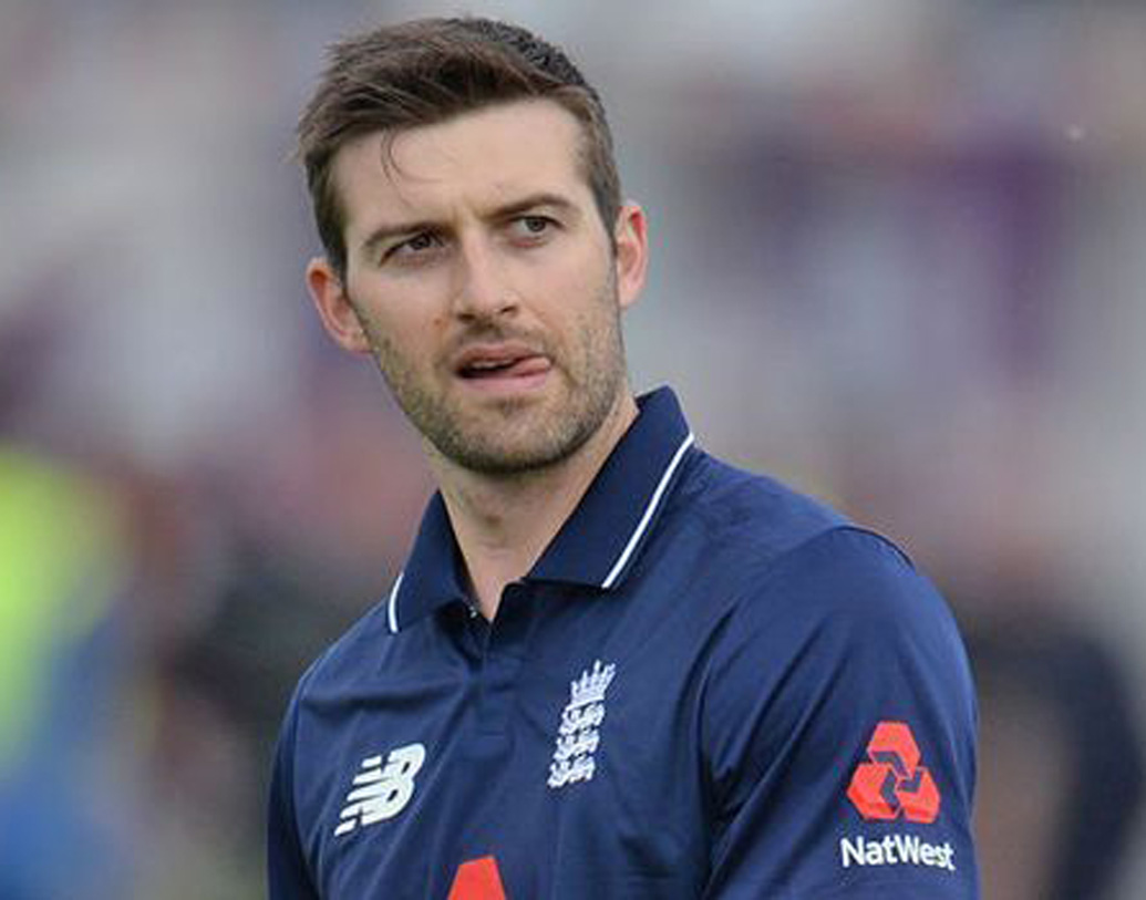 মার্ক উড: বেশ কয়েকটি একদিনের ম্যাচ খেলেছেন। তবে, তেমন করে নজর কাটতে পারেননি। সমালোচকদের যুক্তি মার্ক উডের থেকে জোফ্রা আর্চারকে সুযোগ দেওয়ার কথা ভাবা যেতে পারত। যদিও সে ক্ষেত্রে কূটনৈতিক কোনও সমস্যা ছিল কিছুটা।