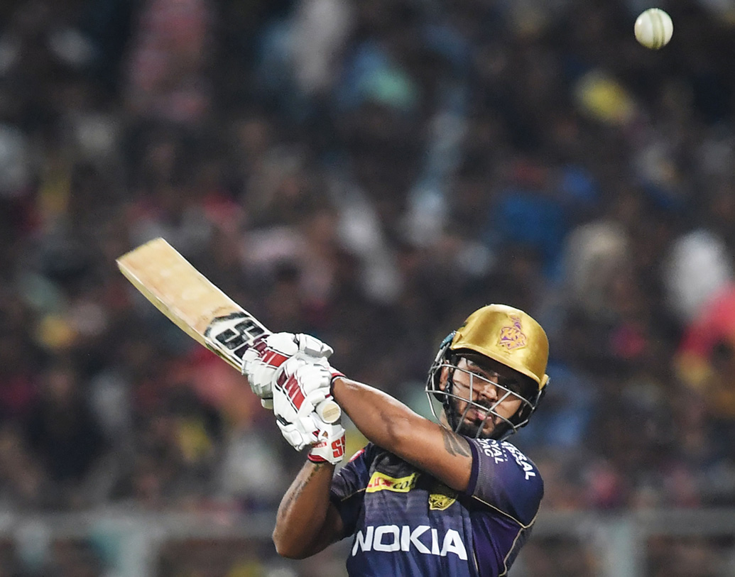 চার নম্বরে নামতে পারেন নীতীশ রাণা। তিনি ব্যর্থ হলে দল সমস্যায় পড়েছে। মাথা ঠান্ডা হওয়ায় মুম্বইয়ের বোলারদের সঙ্গে পাল্লা দেওয়ার ক্ষমতা রাখেন, প্রয়োজনে নারাইনের বদলে তিনি ওপেন করতেও পারেন।