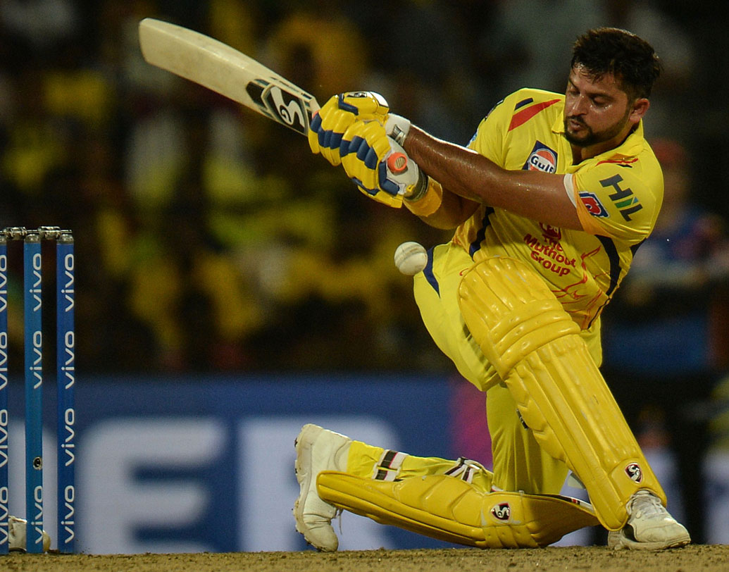 সুরেশ রায়না: আইপিএলের ইতিহাসে বড় চমকের নাম রায়না। জাতীয় দলে তেমন ভাবে সুযোগ না পেলেও আইপিএলে তিনি বড় সম্পদ। ৩২ বছরের রায়না যদিও অন্যদের থেকে বয়সে কিছুটা পিছিয়ে। এ বার ১২ ম্যাচে ২৪৭ রান করা রায়না ফিল্ডার হিসেবেও গুরুত্বপূর্ণ ভূমিকা নেন।