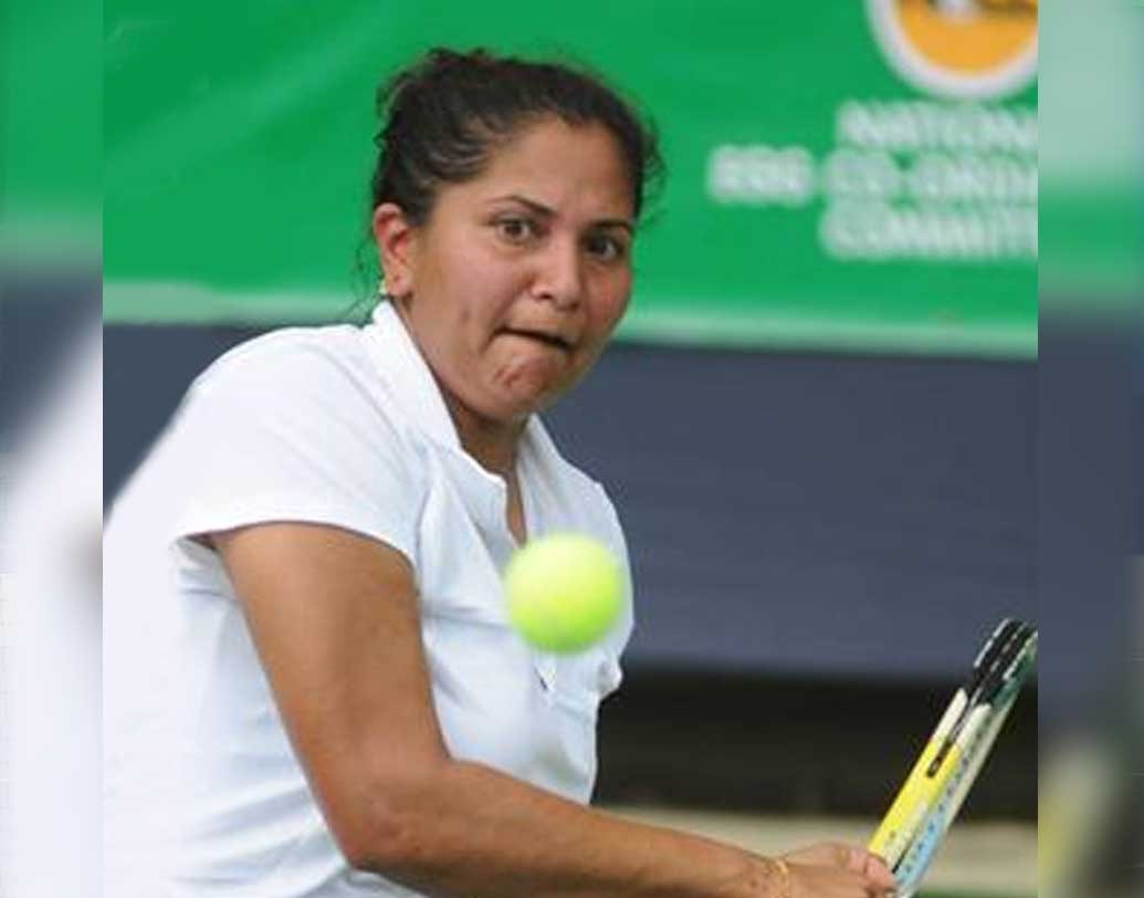 কোয়ম্বত্তুরে জন্ম নিরুপমার। পাঁচ বছরেই হাতেখড়ি টেনিসে, বাবা কে এস বৈদ্যনাথন যদিও তামিলনাড়ুর রঞ্জি দলের ক্রিকেটার ছিলেন। রাজ্য স্তরের অনূর্ধ্ব ১২ প্রতিযোগিতায় প্রথম বার নাম দিয়েই সেমিফাইনালে পৌঁছে যান নিরুপমা।