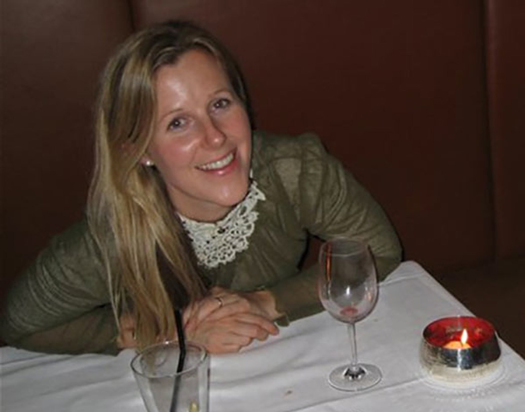 ১৯৭৪ সালে ইংল্যান্ডে জন্ম হয় শারার। ছোটবেলা থেকেই মেধাবী ছাত্রী শারা ভালবাসতেন লেখালেখি করতে।