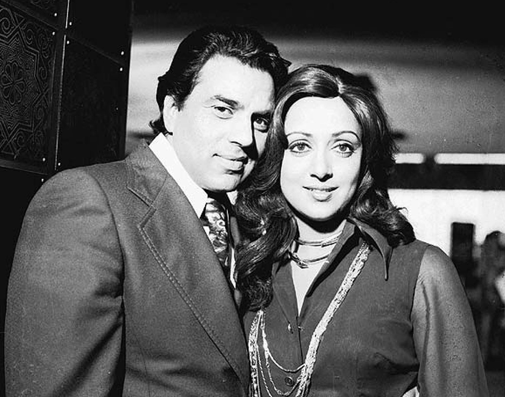 হেমা মালিনী তাঁর আত্মজীবনীতে বলেছেন, ধর্মেন্দ্র ছিলেন বেশ চুপচাপ। তাঁর মনের জোর ছিল মারাত্মক, একেবারে নাকি হেমার মায়ের মতো। তাই হেমার ভাল লেগেছিল অভিনেতাকে।