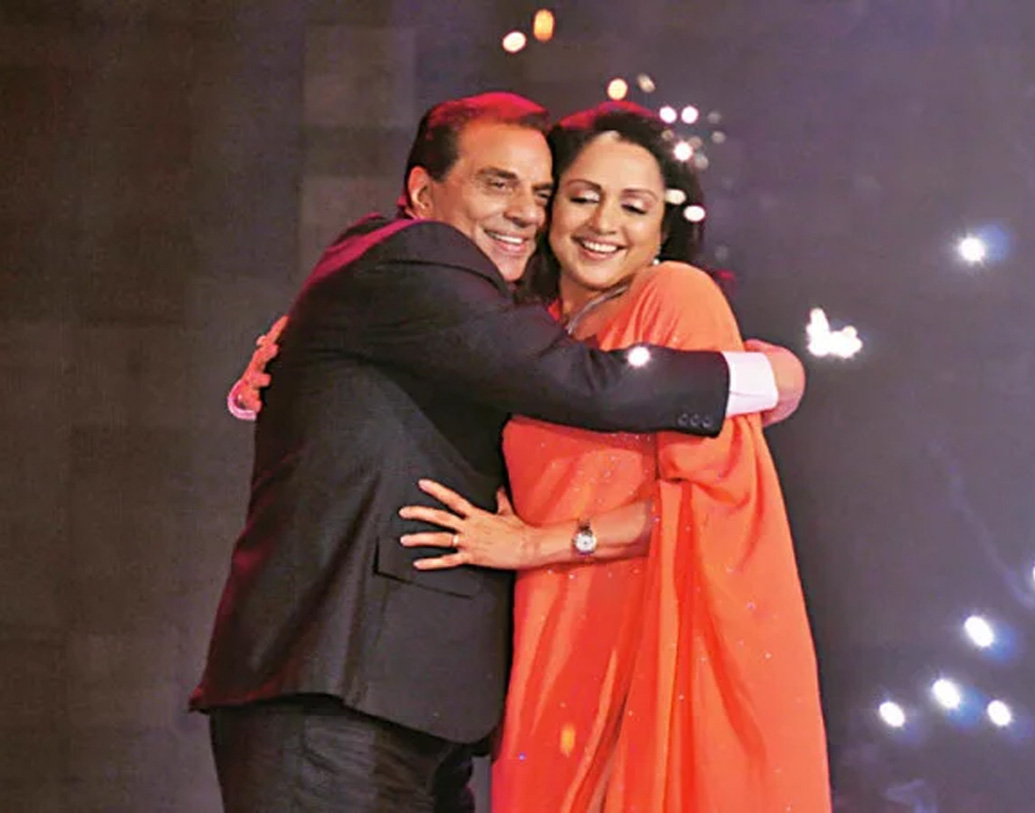 হেমাকে মিস করছিলেন বলেই এমনটা করেছিলেন তিনি, পরবর্তীতে হেমা জানিয়েছিলেন এমনটাই। বীরু আর বাসন্তী এক সঙ্গে ৪২টি ছবিতে কাজ করেছেন, অন স্ক্রিন কেমিস্ট্রির মতোই ছিল তাঁদের বাস্তবের রসায়নও।