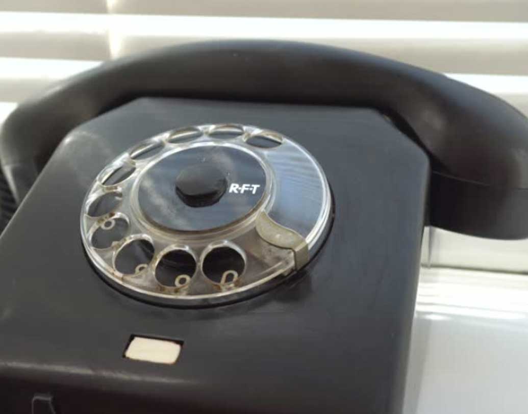 বুলগেরিয়ান ফোন নম্বর: +৩৫৯ ৮৮৮ ৮৮৮ ৮৮৮। দশ বছর ধরে বুলগেরিয়াতে এই নম্বরটি ব্যবহারের পর ডিঅ্যাক্টিভেট করে দেওয়া হয়। প্রচলিত বিশ্বাস, এই নম্বরটি যে তিন জন নিজেদের নামে রেজিস্ট্রি করিয়েছিলেন তাঁদের মধ্যে এক জন ক্যানসারে, আর বাকি দু’জনের রহস্যজনক মৃত্যু হয়।