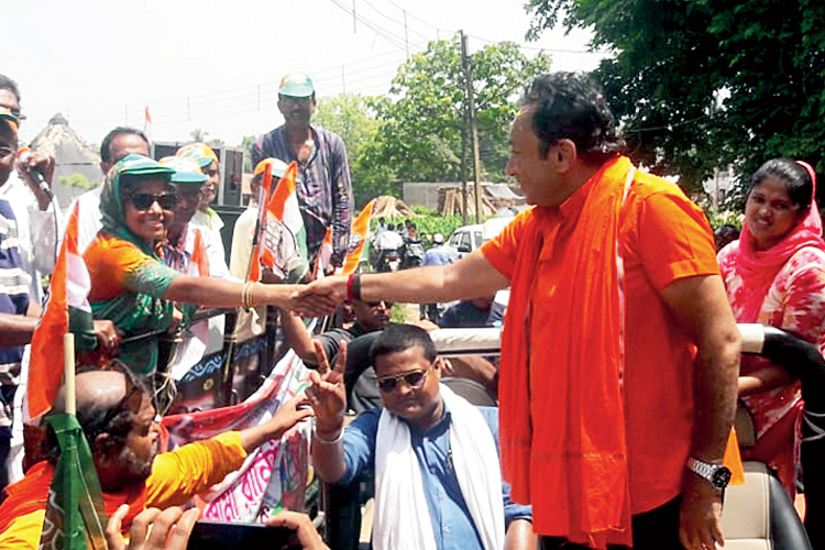 সৌজন্য: সোমা রানিশ্রী রায় ও জয় বন্দ্যোপাধ্যায়