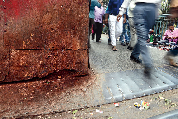 Kolkata yet to set rules for spitting on the road