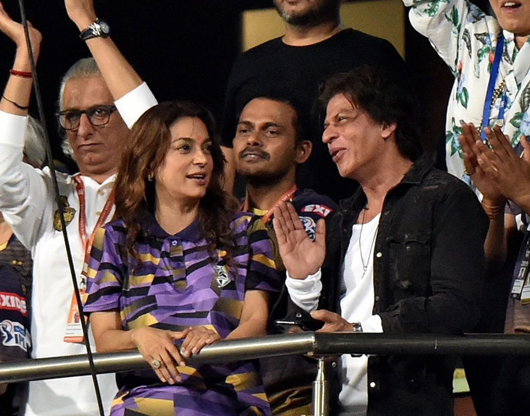 কেকেআরের বড় স্কোর গড়ে তোলাটাই এতদিন ‘মিসিং’ ছিল। ইডেন এ বার সাক্ষী থাকল বড় স্কোরের, এখানেই রোহিত শর্মার মুম্বইয়ের চেয়ে এগিয়ে যায় নাইটরা।