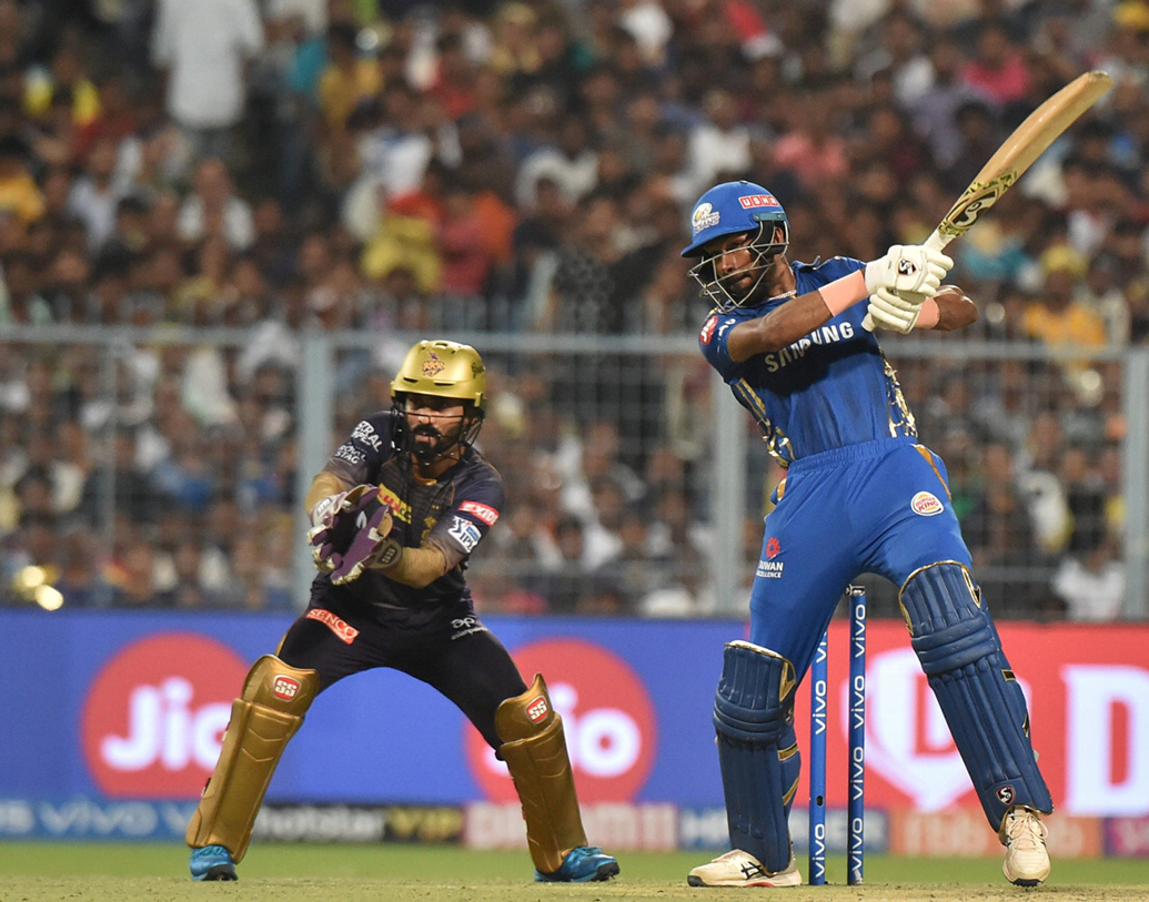 ৩৪ বলে ৯১ রানের ঝোড়ো ইনিংস খেলেছেন হার্দিক পাণ্ড্য, কিন্তু তিনি ছাড়া মুম্বইয়ের আর কেউ বেশি ক্ষণ ক্রিজে থাকতে পারেননি এদিন।