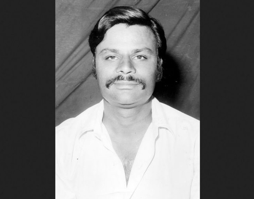 কানিতকর পরিবারে রয়েছে এমন ঐতিহ্য। পরিবারের অন্যতম সদস্য হেমন্ত কানিতকর। ২১ বছর বয়সে তিনি সৌরাষ্ট্রের বিরুদ্ধে ১৫১ রান করেছিলেন। রঞ্জি ডেবিউতে মহারাষ্ট্রের হয়ে এর আগে একজনেরই এই রেকর্ড ছিল।