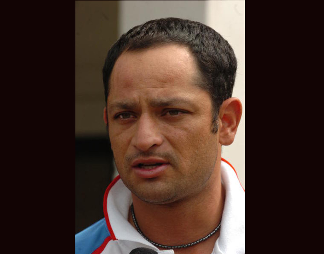 হেমন্ত কানিতকরের ছেলে হৃষিকেশ কানিতকর। এই অলরাউন্ডার দেশের হয়ে ৩৪টি একদিনের ম্যাচ খেলেছিলেন। মোট ৩৩৯ রান করেছিলেন তিনি। পেয়েছিলেন ১৭টি উইকেট। মিডল অর্ডারে ব্যাটিং তো বটেই, অফ স্পিনটাও ভালই করতেন কানিতকর।