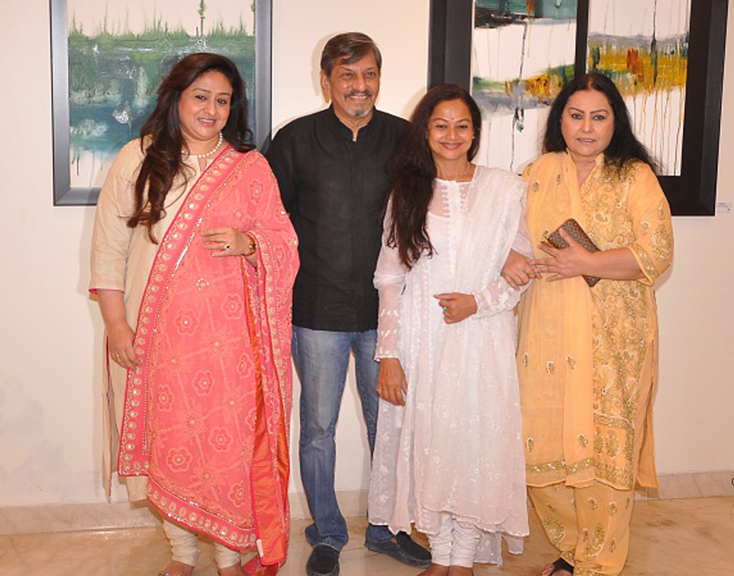 বর্ডার, এলওসি কার্গিল, রিফিউজি-র মতো বিখ্যাত ছবিগুলির পরিচালক জেপি দত্ত। বিন্দিয়াকে তিনি ছবিতে কস্টিউম ডিজাইনার ও স্টাইলিস্টের কাজ করতে বলেন।