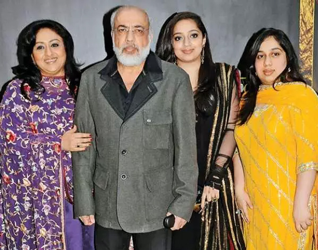 ২০০৬ সালে ‘উমরাও জান’ ছবিতে জেপিকে সাহায্য করেছিলেন তিনি। অভিনয় থেকে স্বেচ্ছায় সরে আসেন বিন্দিয়া। বর্তমানেও হোম প্রোডাকশনই সামলাচ্ছেন তিনি।