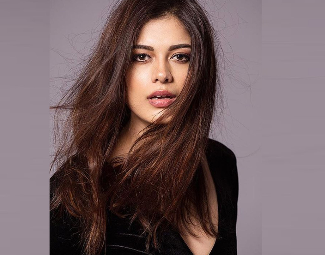 কর্নাটকে জন্ম আশা ভট্ট নামের এই তরুণীর। ছোটবেলা থেকেই মেধাবী ছাত্রী হিসাবে পরিচিত ছিলেন তিনি।