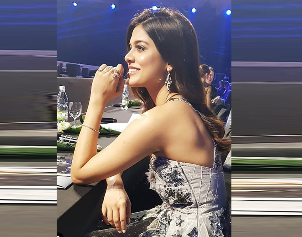 স্কুল জীবনের শেষ দিকেই তিনি সদস্য হন এনসিসি অর্থাৎ ন্যাশনাল ক্যাডেট কর্পসের। অংশ নিয়েছেন সাধারণতন্ত্র দিবসের শিবিরেও।