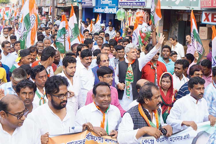 Lok Sabha Election 2019: Abu Hasem Khan Choudhury and Isha Khan Choudhury filed their nomination 