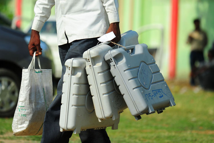 Lok Sabha Election 2019: Army chiefs meeting to know Kashmir situation before election