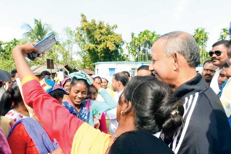 Lok Sabha Election 2019: Minister Goutam Deb started campaign at Meteli and Nagrakata 