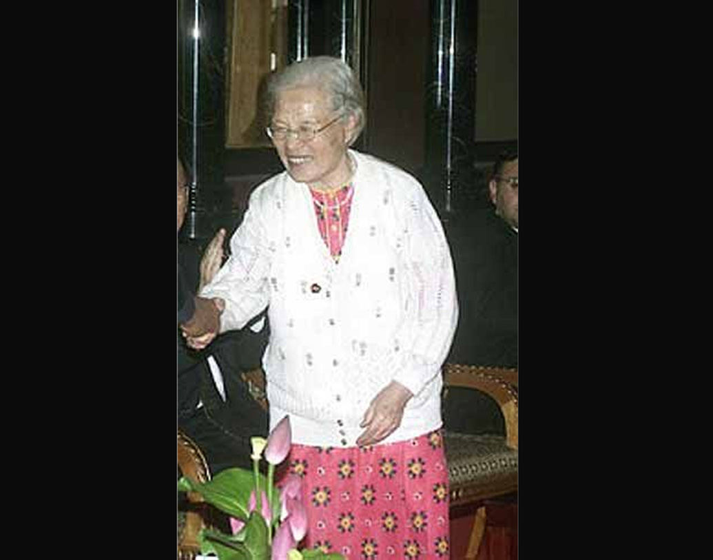 কোটনিস বিয়েও করেন এক চিনা সেবিকাকে। তাঁর নাম কিউ কিংলান। ডালিয়ান শহরে গত বছরেই মৃত্যু হয়েছে কিংলানের।