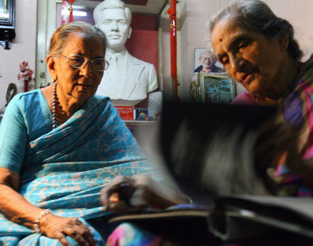 মুম্বইয়ে চিনের প্রিমিয়ার লি খ্যচিয়ং ভারতে এসে দেখা করেছিলেন কোটনিসের ৯২ বছরের বোনের সঙ্গেও।