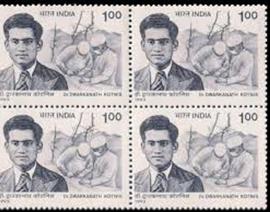 তাঁর নামে চিনে ডাকটিকিটও রয়েছে। টানা তিন দিন না ঘুমিয়ে প্রায় ৮০০ জন সেনার চিকিৎসা করেছিলেন তিনি, ইতিহাস বলছে এমনটাই। তবে মৃত্যুর আগে চিনে কমিউনিস্ট পার্টিতে তিনি যোগদান করেছিলেন কিনা, তা নিয়ে বিতর্ক রয়েছে।