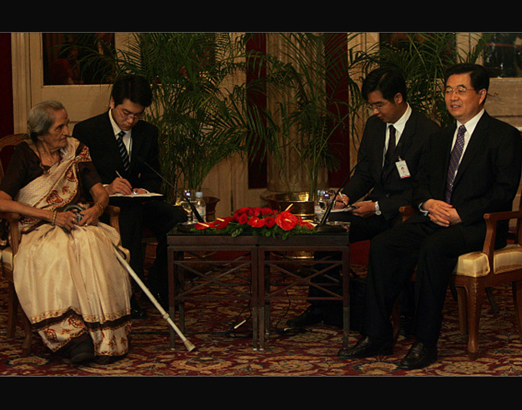 চিন বিশেষজ্ঞ অধ্যাপক কোন্ডাপল্লির মতে, রবীন্দ্রনাথ ঠাকুর, জওহরলাল নেহরু, মহাত্মা গাঁধী ছাড়া চিন-ভারত সুসম্পর্কের অন্যতম স্তম্ভ কোটনিস। তাই তাঁর পরিবারকেও সম্মান প্রদর্শন করে চিন।