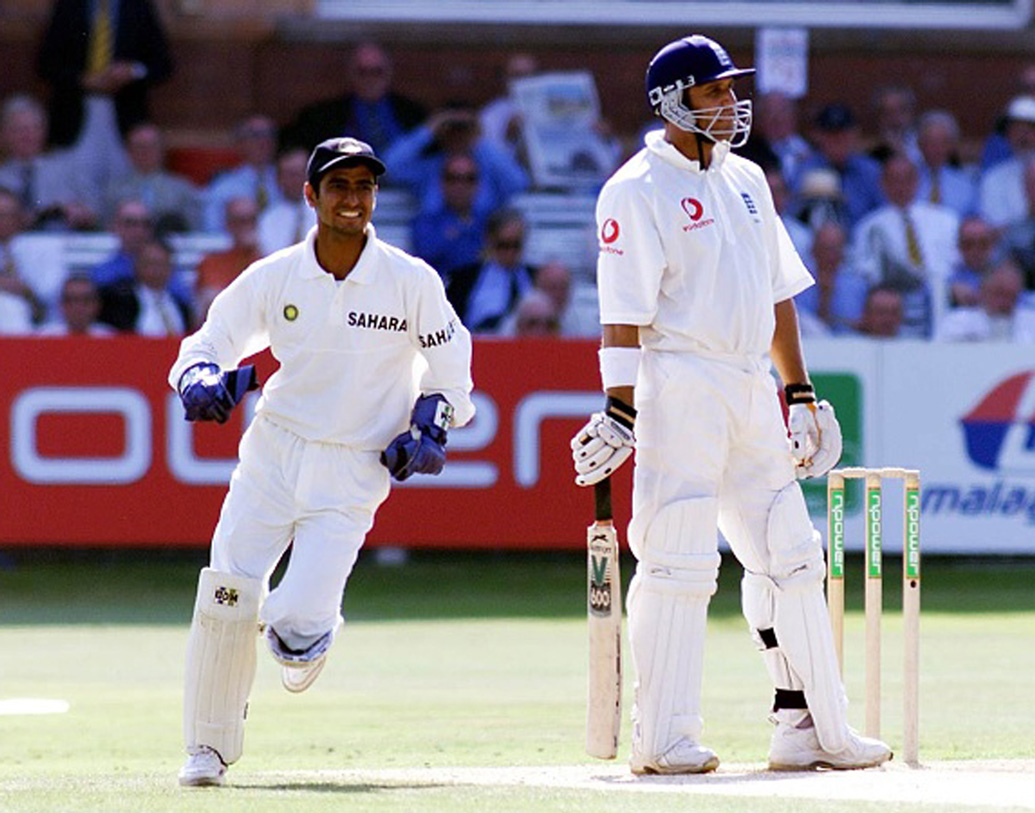 একদিনের ক্রিকেটে জাতীয় দলে ডেবিউ হয়েছিল ২০০২ সালের জানুয়ারিতে। প্রথম ম্যাচে ইংল্যান্ডের অ্যান্ড্রু ফ্লিনটফকে রান আউট করেছিলেন অজয়। ইডেন গার্ডেন্সের সেই আউট কিন্তু ক্রিকেটপ্রেমীদের অনেকেই মনে রেখেছেন এখনও।