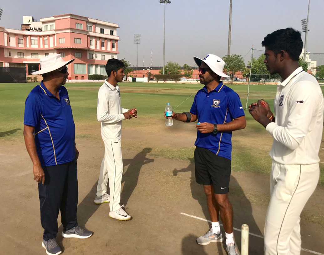 বর্তমানে বিসিসিআইয়ের শিবিরে প্রশিক্ষণ দেন তিনি, কাজ করেন ক্রিকেট বিশেষজ্ঞ হিসাবেও।