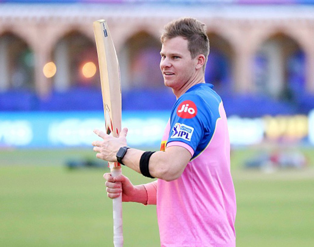 স্টিভ স্মিথ: অজি ক্রিকেটারটি যে কোনও ধরনের ক্রিকেটেই ভয়ঙ্কর। যদিও সুনাম অনুযায়ী এখনও তেমন ফর্মে পাওয়া যায়নি। আজকের অস্তিত্ব রক্ষার ম্যাচে স্মিথের ভূমিকা বিশেষ গুরুত্বপূর্ণ হতে চলেছে।