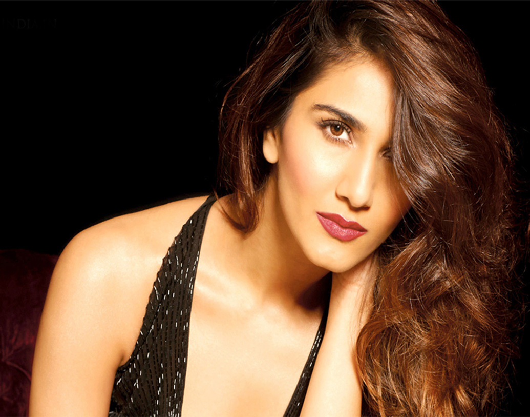 ‘ম্যায় ইয়ার মানানা নি’!  এই পুরনো গানের নয়া ভিডিয়োতেও ডান্স ফ্লোরে আগুন ঝরিয়েছিলেন অভিনেত্রী বাণী কপূর। কারণ নাচ যে তাঁর ছোটবেলার প্যাশন, তবে কখনই অভিনেত্রী হতে চাননি বাণী।