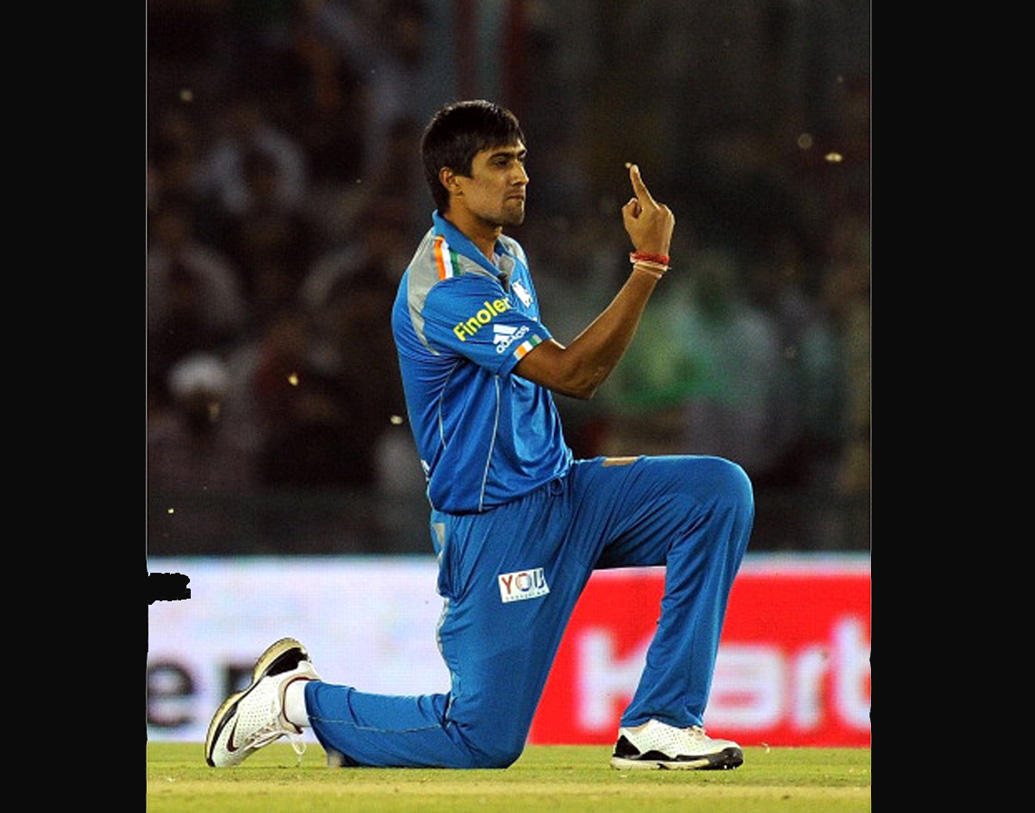 জীবন শুরু করেছিলেন মিডিয়াম পেসার হিসাবে। তবে কিছু দিনের মধ্যেই লেগ স্পিনার হয়ে যান।