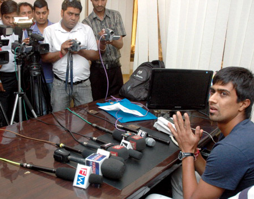 এর পর ২০১৪ সালে দিল্লি ডেয়ারডেভিলসের হয়ে খেললেও উইকেট পাননি তিনি। রাজস্থান রয়্যালসের বিরুদ্ধে ৩২ রান দিয়েছিলেন। ২০১৫ সালে চেন্নাই কেনে তাঁকে। কিন্তু তেমন সাফল্য পাননি।