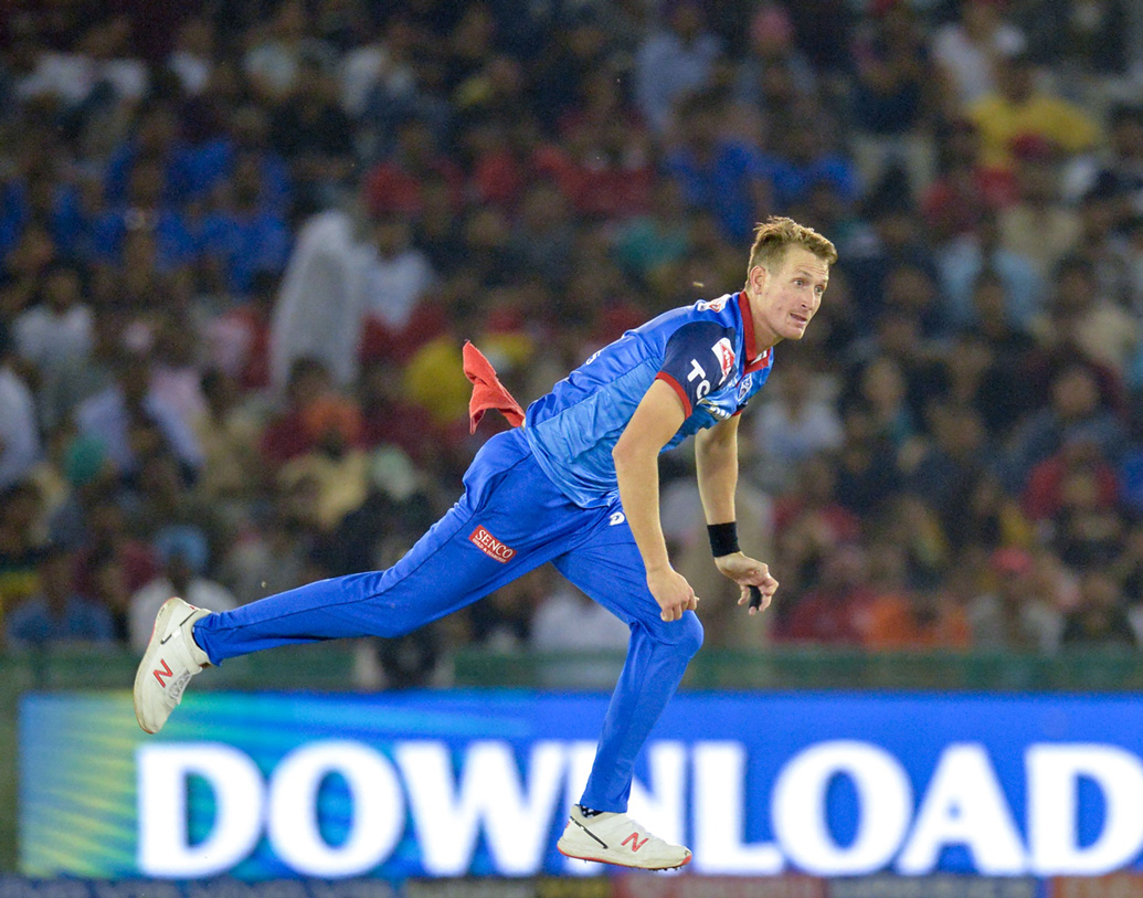 ক্রিস মরিস: দক্ষিণ আফ্রিকার এই পেসার অলরাউন্ডারকে ছয় নম্বরে দলে নিতে পারে দিল্লি। এর ফলে বোলিংয়ে বৈচিত্র তো আসবেই, শেষ দিকে পাওয়ার হিটিংয়েও সুবিধা হবে।