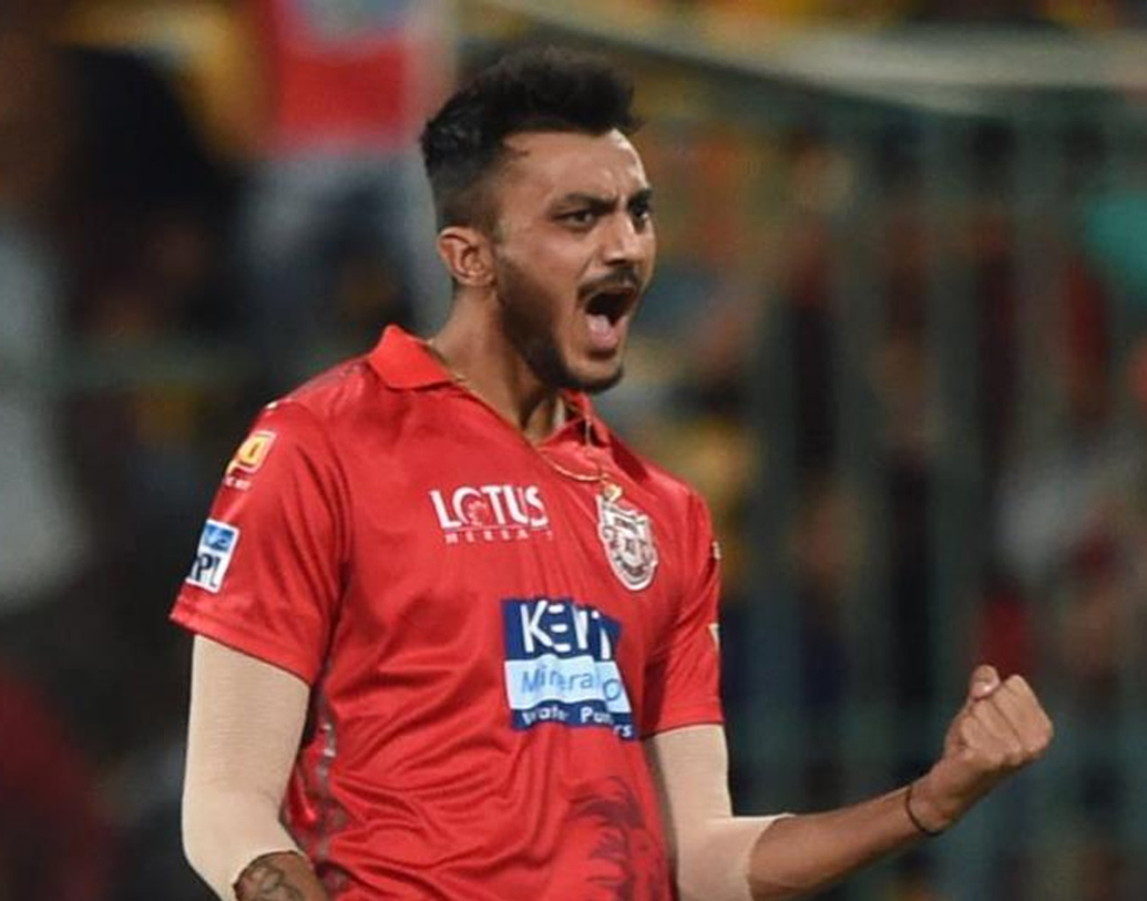 অক্ষর পটেল: অলরাউন্ডার হিসেবে দলে থাকার সম্ভাবনা অক্ষর পটেলের। বাঁ হাতি বোলার হিসেবে কার্যকর ভূমিকা নিতে পারেন।