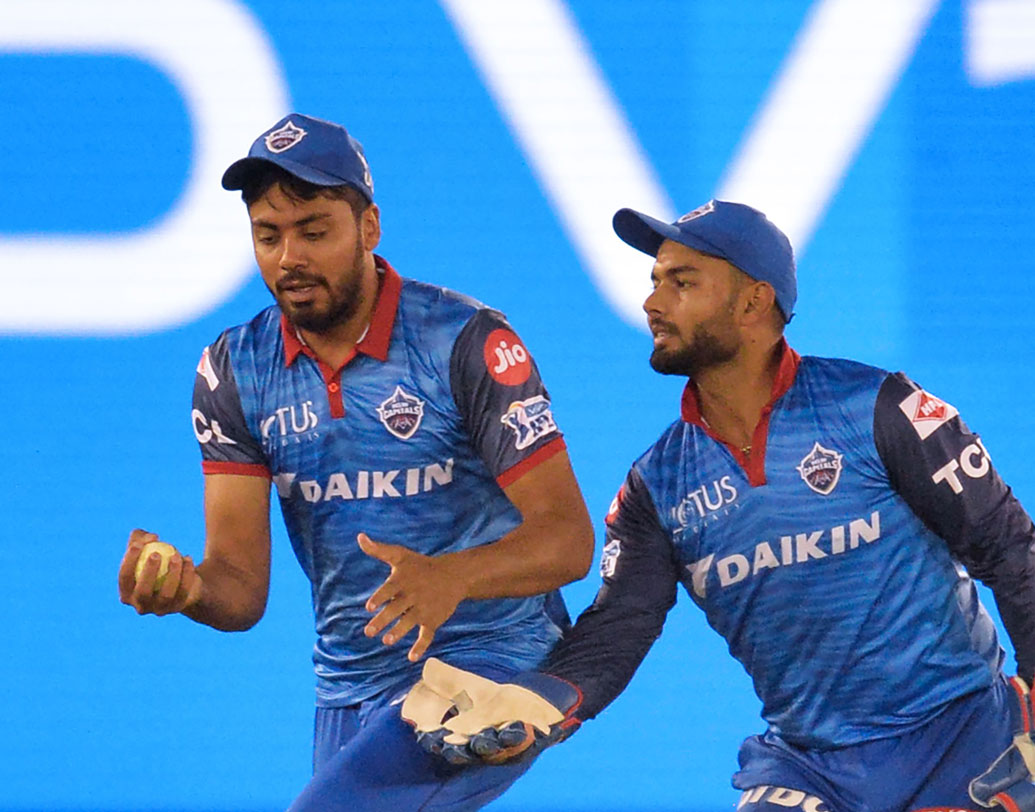 আবেশ খান: মধ্যপ্রদেশের এই পেসার বল হাতে নিলেই ভয়ঙ্কর হয়ে উঠতে পারেন। অনূর্ধ্ব-১৯ ভারতীয় দলে, রাজ্যের হয়েও দুর্দান্ত পারফরম্যান্স ছিল তাঁর।