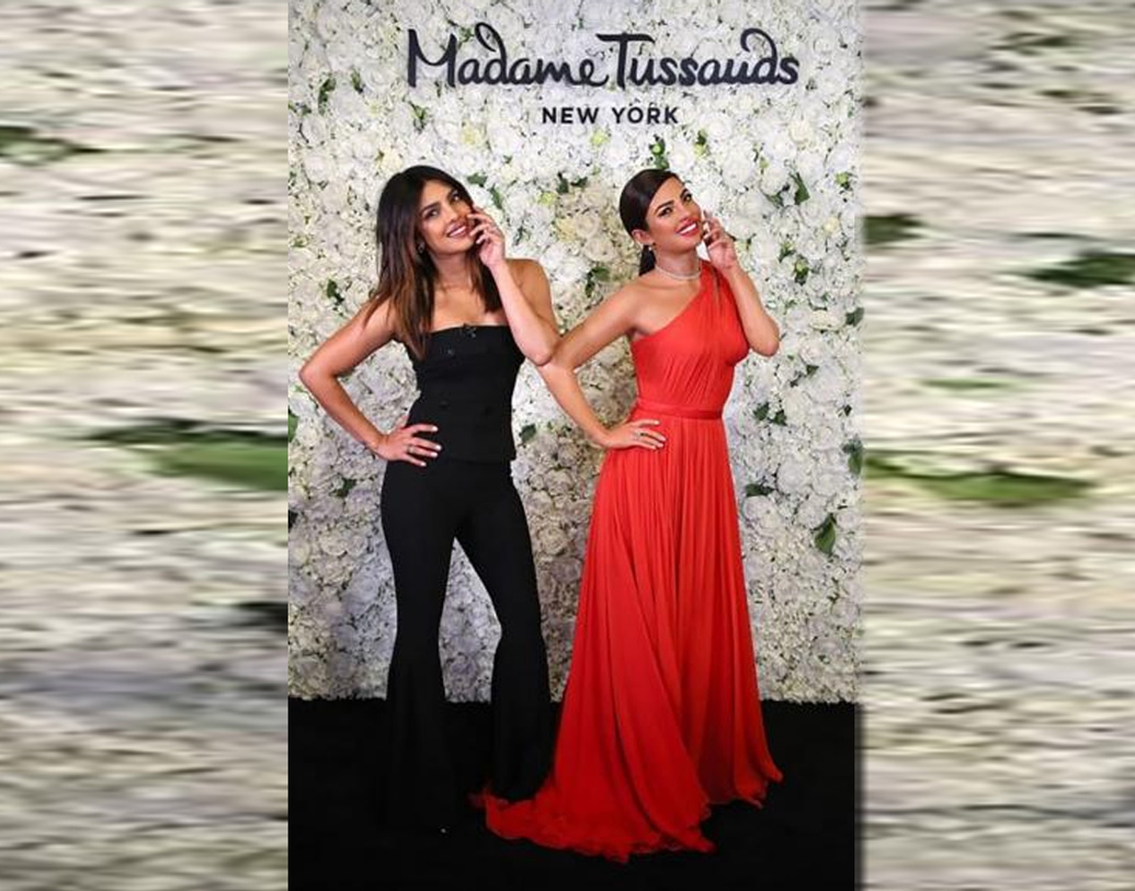 প্রিয়ঙ্কা চোপড়ার মোমের মূর্তির উদ্বোধন হয়েছিল ২০১৯ সালের ৭ ফেব্রুয়ারি। তিনি এক মাত্র ভারতীয় অভিনেতা, নিউ ইয়র্ক, লন্ডন, সিডনি ও দিল্লি এই চারটি জায়গায় তাঁর মোমের মূর্তি রয়েছে তুসোর জাদুঘরে। প্রিয়ঙ্কার রেড কার্পেটের লুকস ছিল এটি।