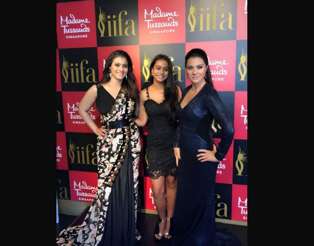 ২০১৮ সালের ২৪ মে বলিউড অভিনেত্রী কাজলের মূর্তির উদ্বোধন হয় সিঙ্গাপুরের মাদাম তুসো জাদুঘরে। মূর্তিটিকে কাজলের প্রিয় পোশাক পরানো হয়েছিল। তাঁর মেয়ে নাইসাও অবাক হয়ে বলেছিল, “এ তো আরেকটা মা।”