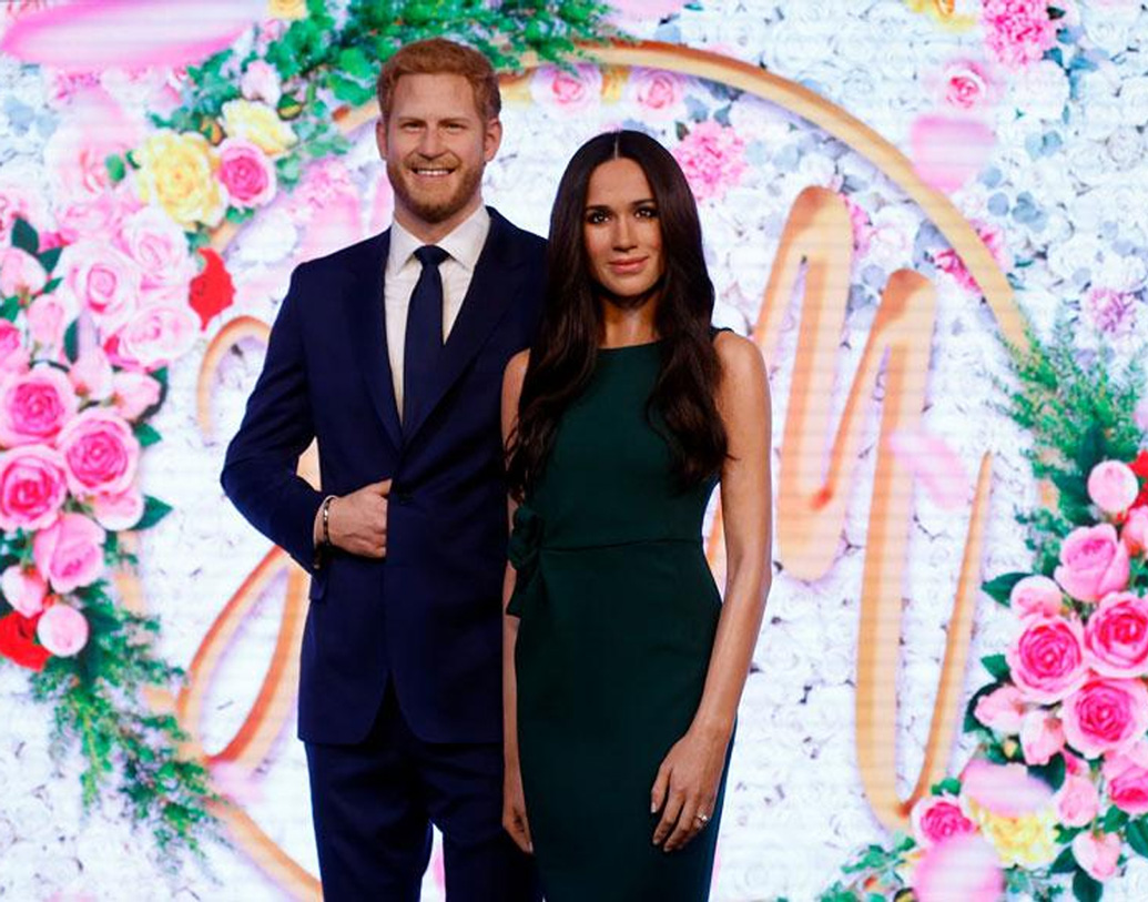 প্রিন্স হ্যারি ও মেগান মর্কেলর মূর্তি রয়েছে লন্ডনের মাদাম তুসো জাদুঘরে। তাঁদের মূর্তিটি এতটাই অবিকল অনেকেই এসে ‘হ্যালো’ বলতে গিয়ে চমকে গিয়েছেন।